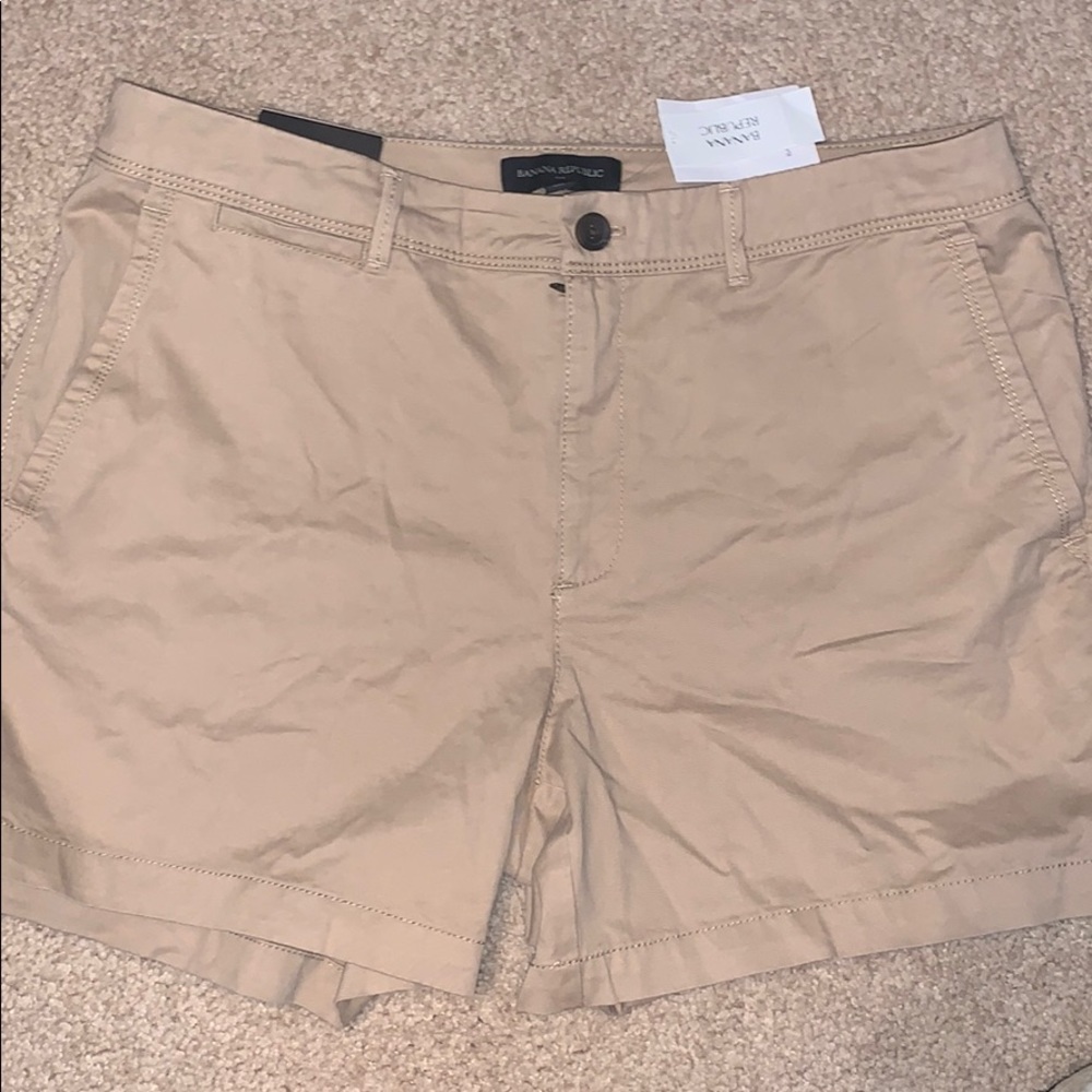 NEW Women’s Banana Republic Tan Shorts